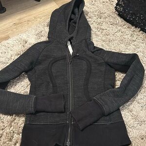 LULULEMON ZIP UP HOODIE